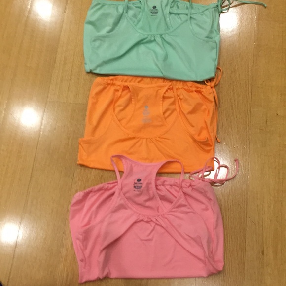 💪🏻Old Navy Active bundle of 4 tops💪🏻 - Picture 7 of 8